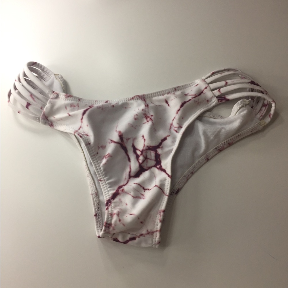 Super cute bikini bottoms worn 2x!